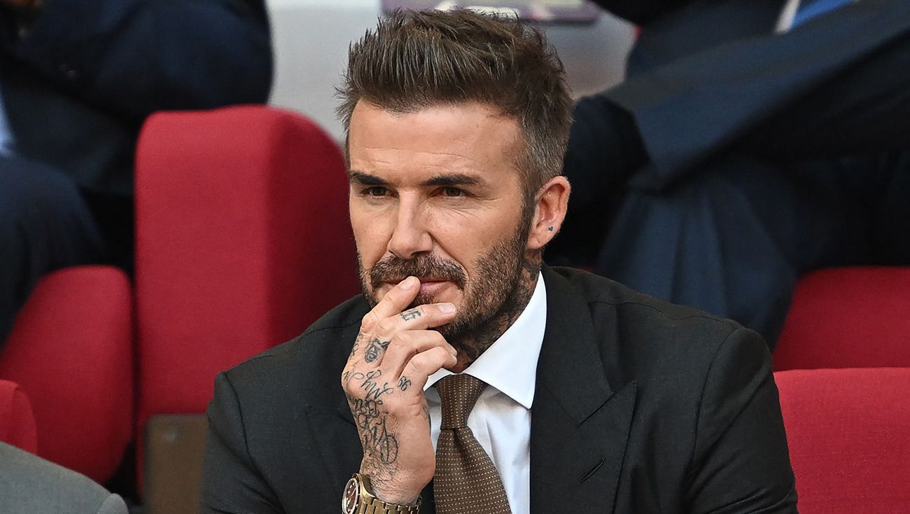 David Beckham observa un partido desde la tribuna