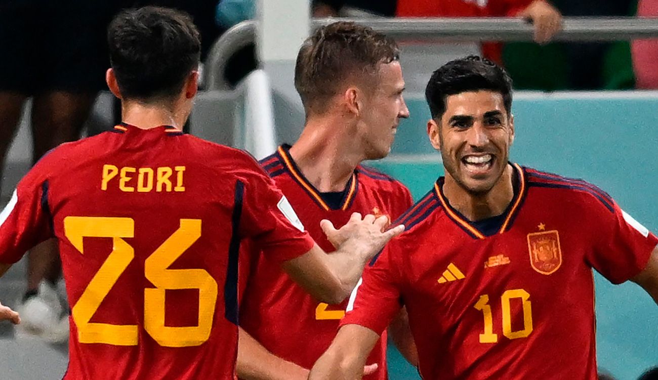 Pedri and Asensio with Spain