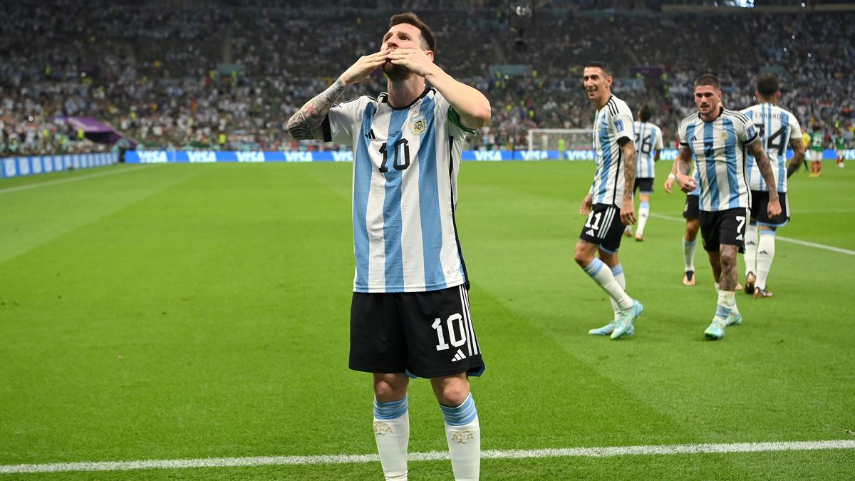 Leo Messi celebra un gol con Argentina