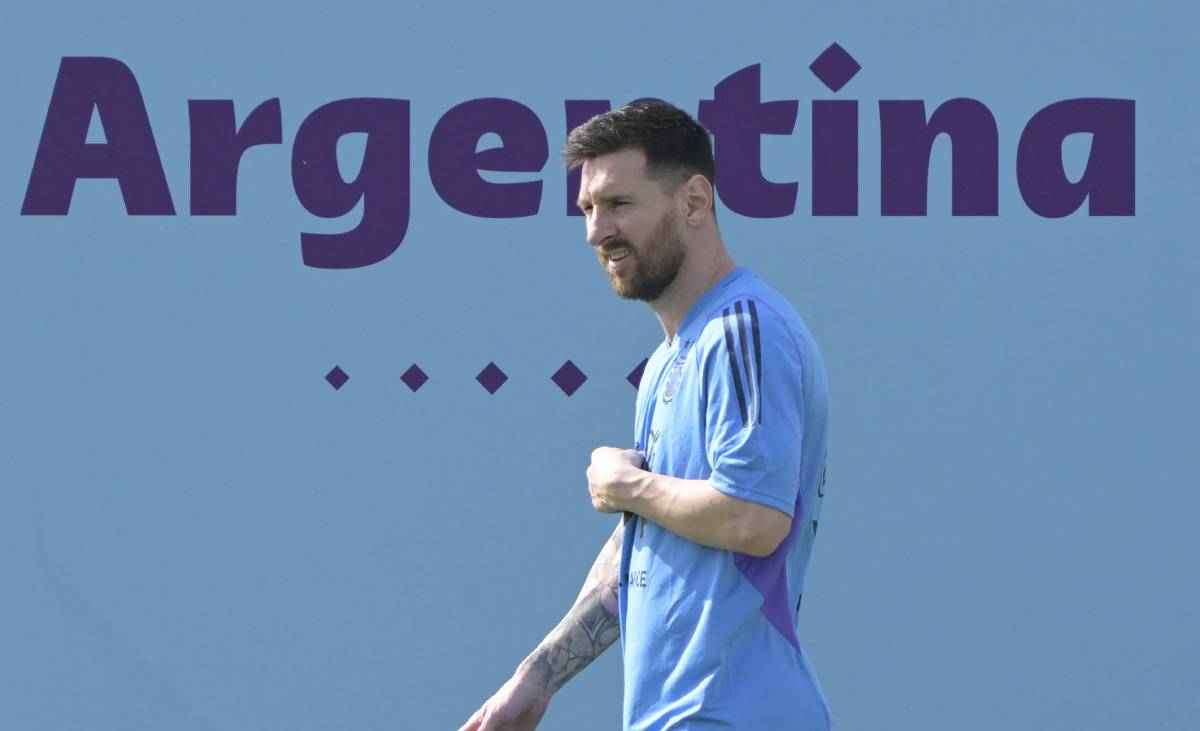 Messi trains with Argentina