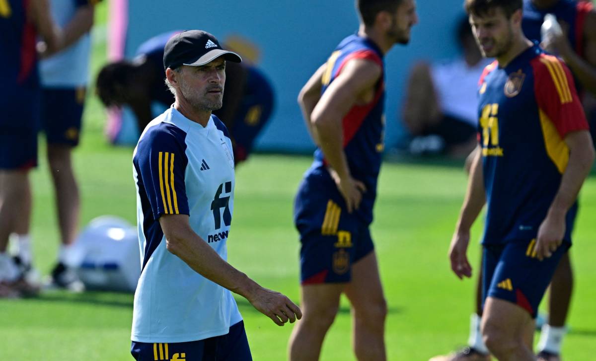 Luis Enrique during a Spain training session