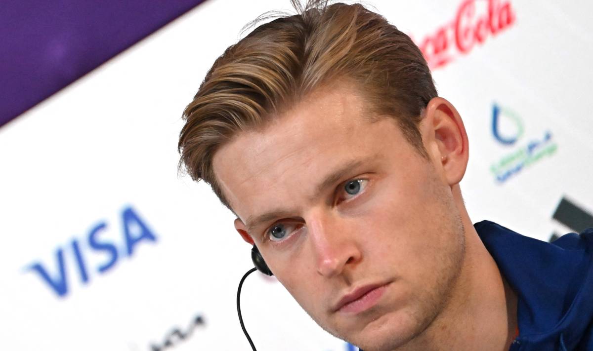 De Jong in a press conference