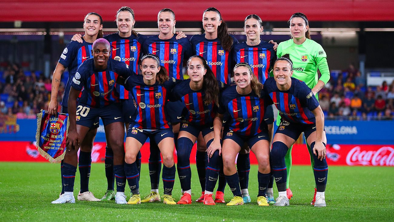 jugadoras del FC Barcelona antes de un partido de Champions