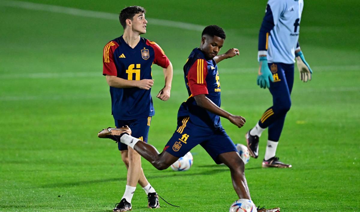 Ansu Fati trains with Spain