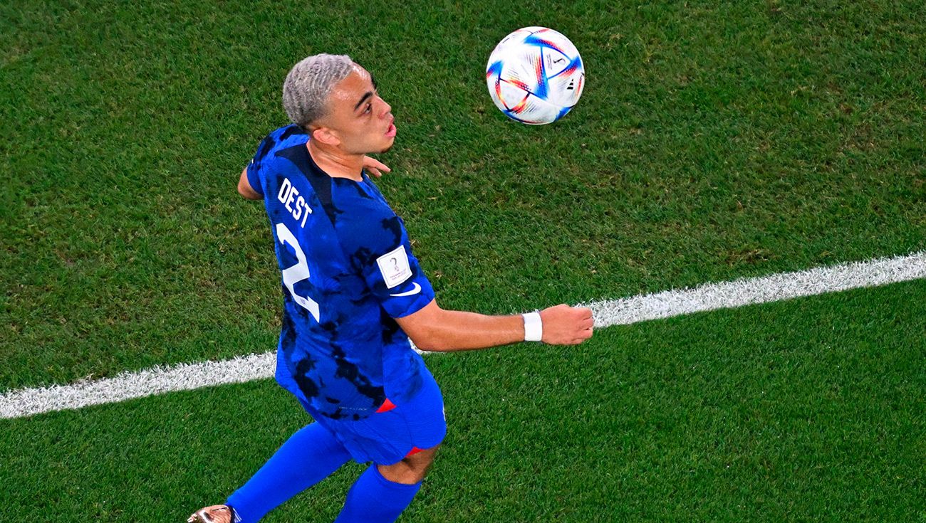 Sergiño Dest, durante un partido en Qatar