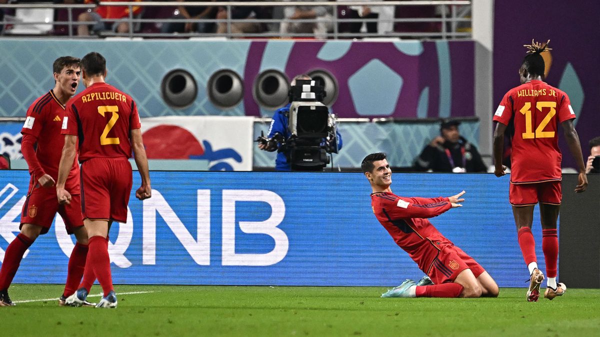 Alvaro Morata celebra un gol con España