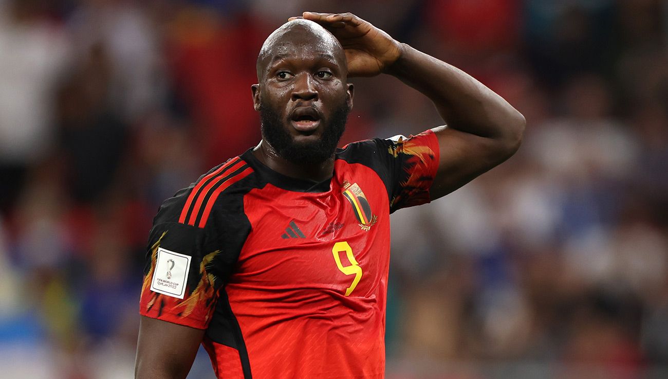 Romelu Lukaku disputando un partido con Bélgica
