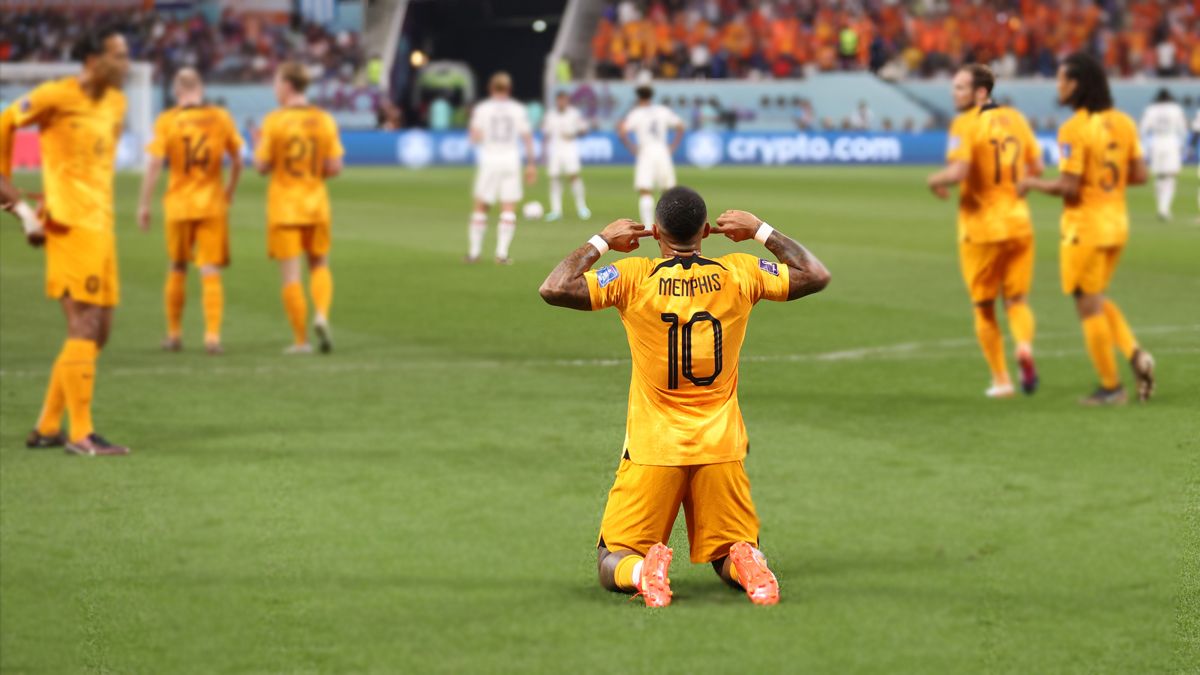 Memphis Depay celebra su gol en los octavos del Mundial