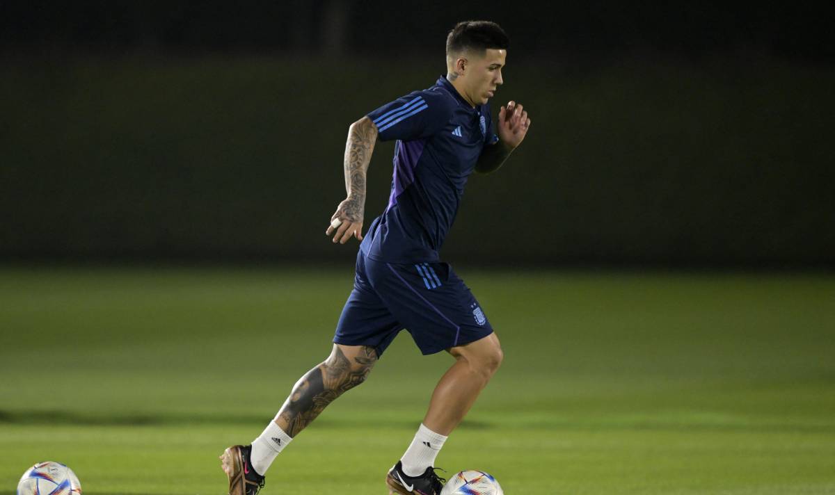 Enzo Fernández trains with Argentina