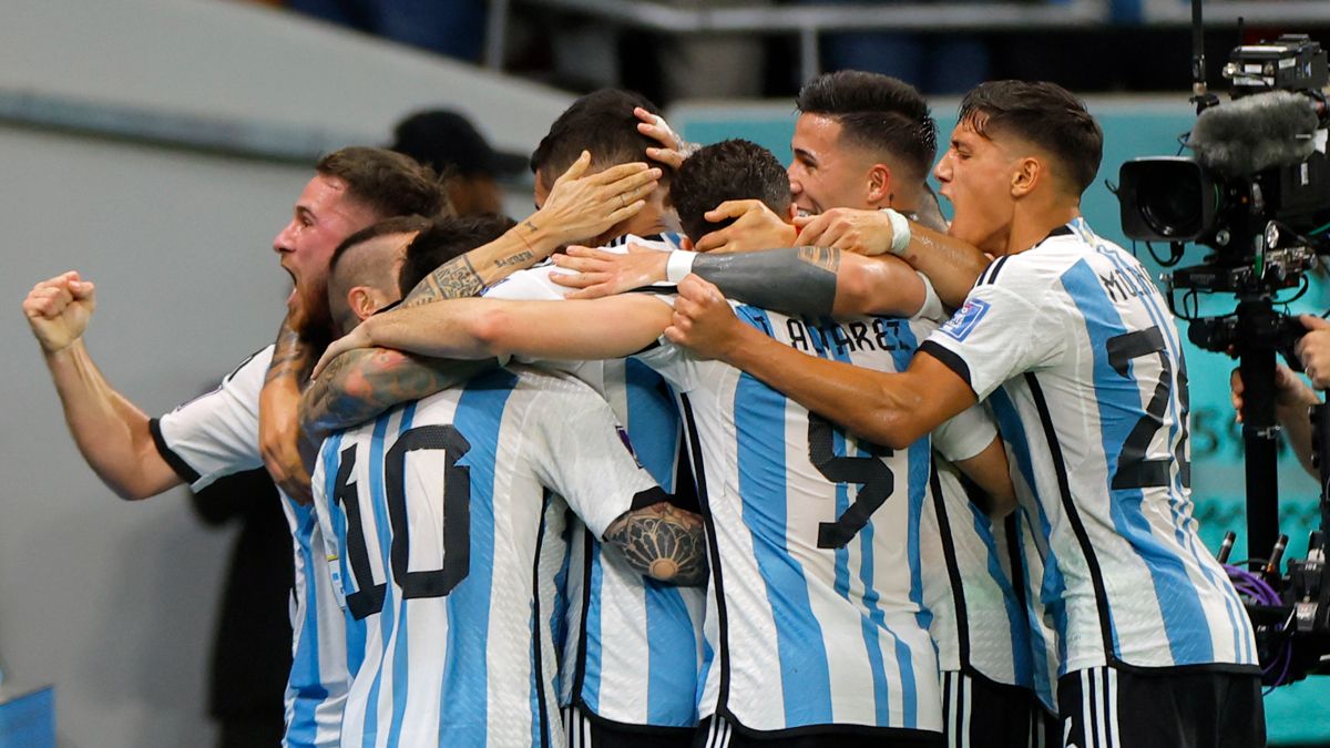 Los jugadores de Argentina celebran un gol