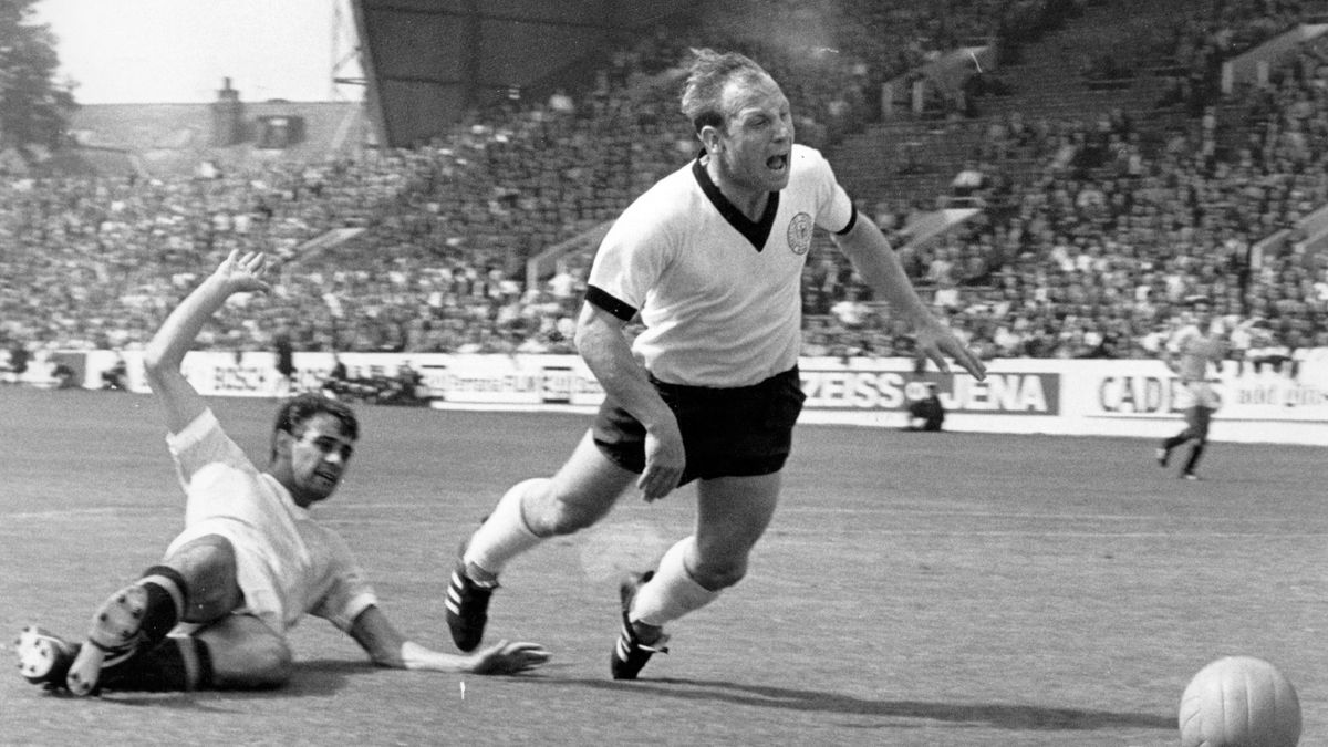 Uwe Seeler, con Alemania, jugó 21 partidos