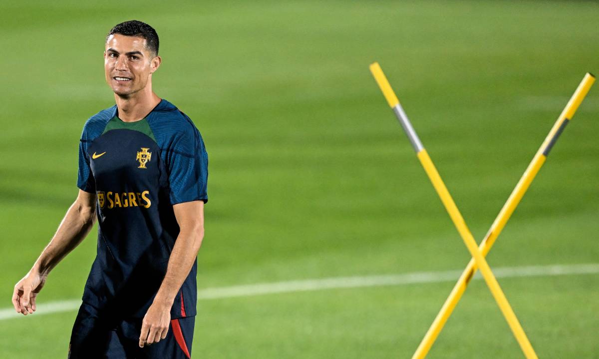 Cristiano Ronaldo trains with Portugal