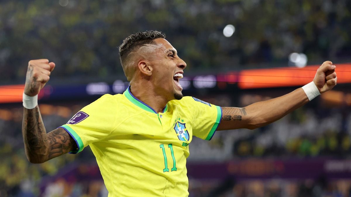 Raphinha celebra un gol de Brasil