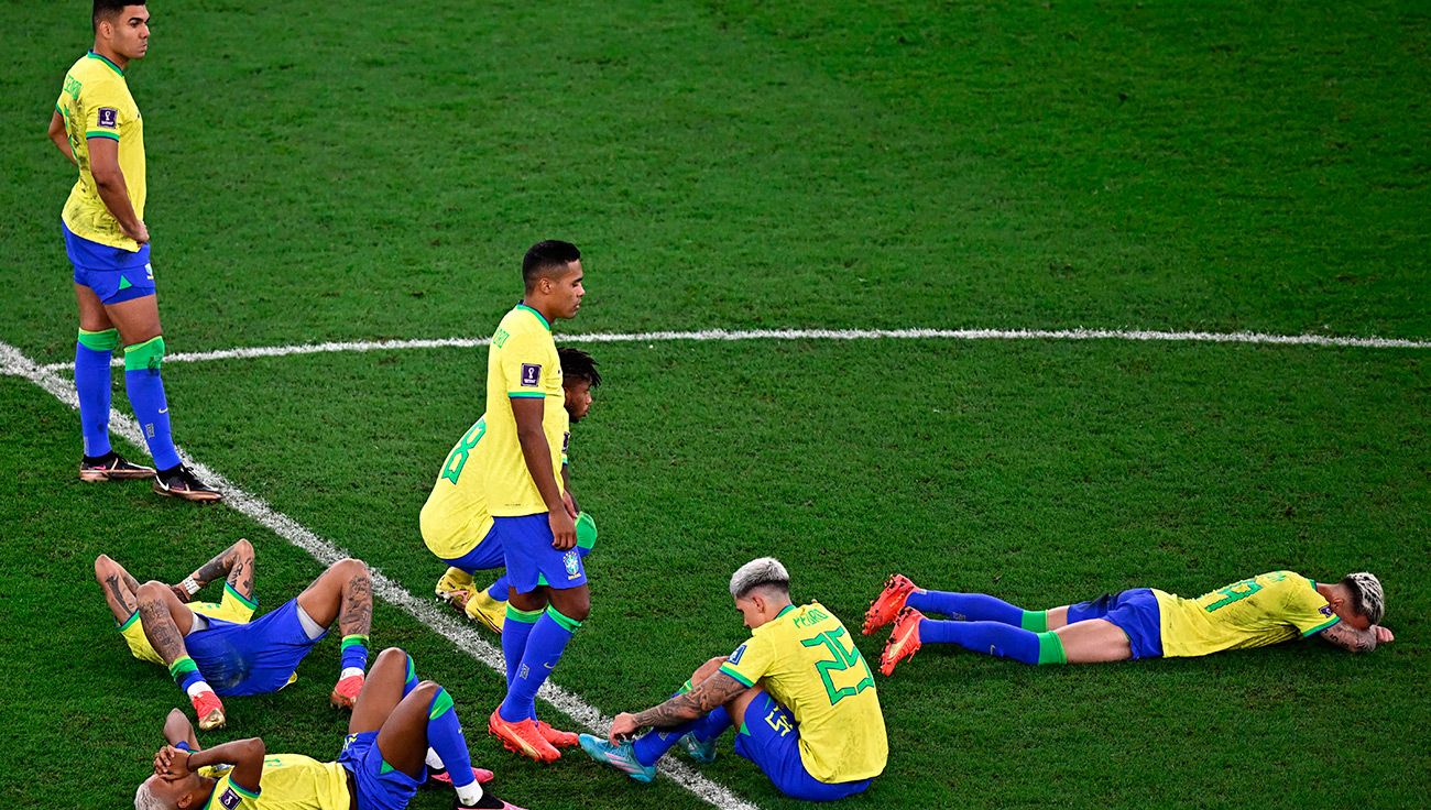 Jugadores de Brasil después de los penaltis ante Croacia