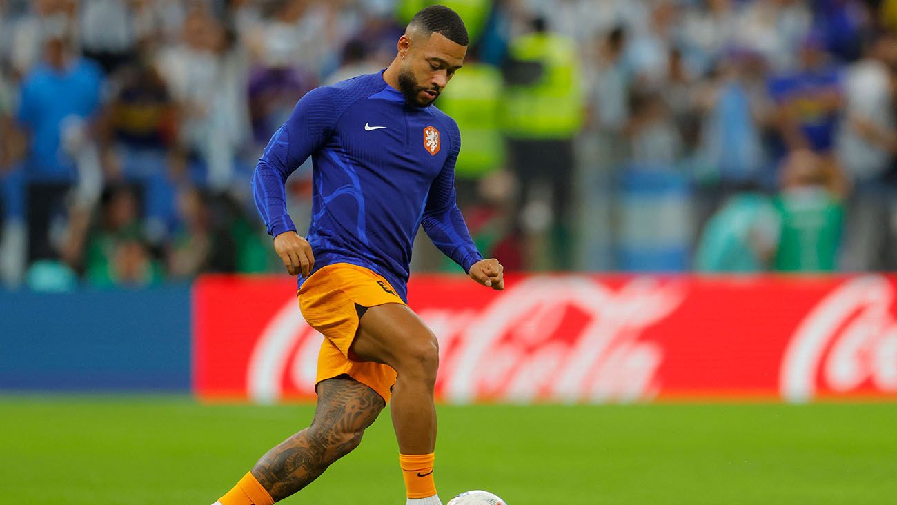 Memphis Depay in a warm-up with the Netherlands