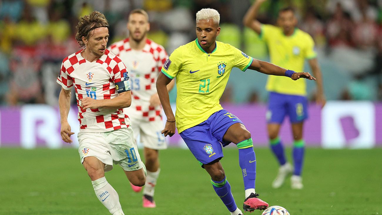 Luka Modric y Rodrygo durante el Croacia-Brasil