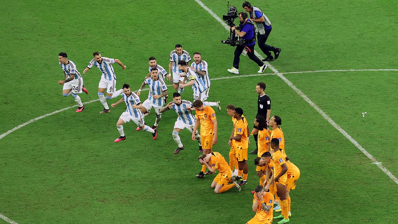 Jugadores argentinos festejan su pase a 'semis' con gestos hacia los neerlandeses