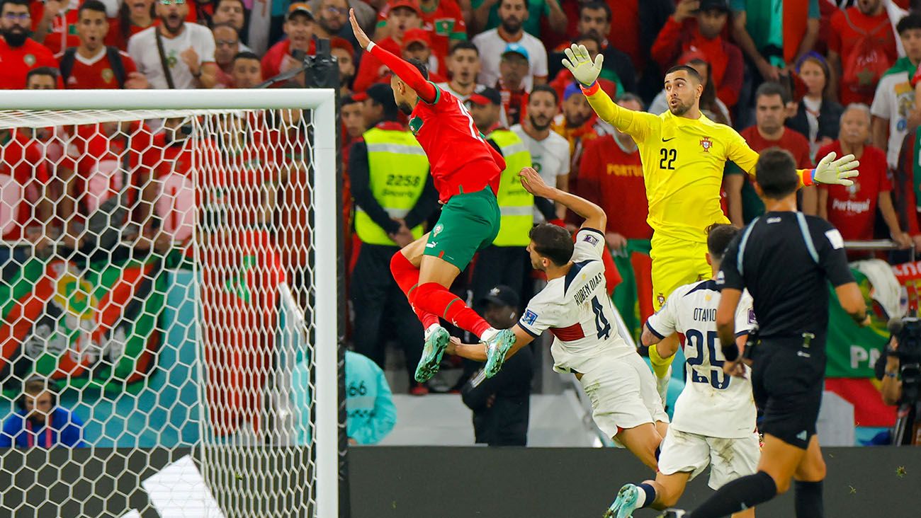 Youssef En-Nesyri aprovecha la mala salida de Diogo Costa para marcar el 1-0