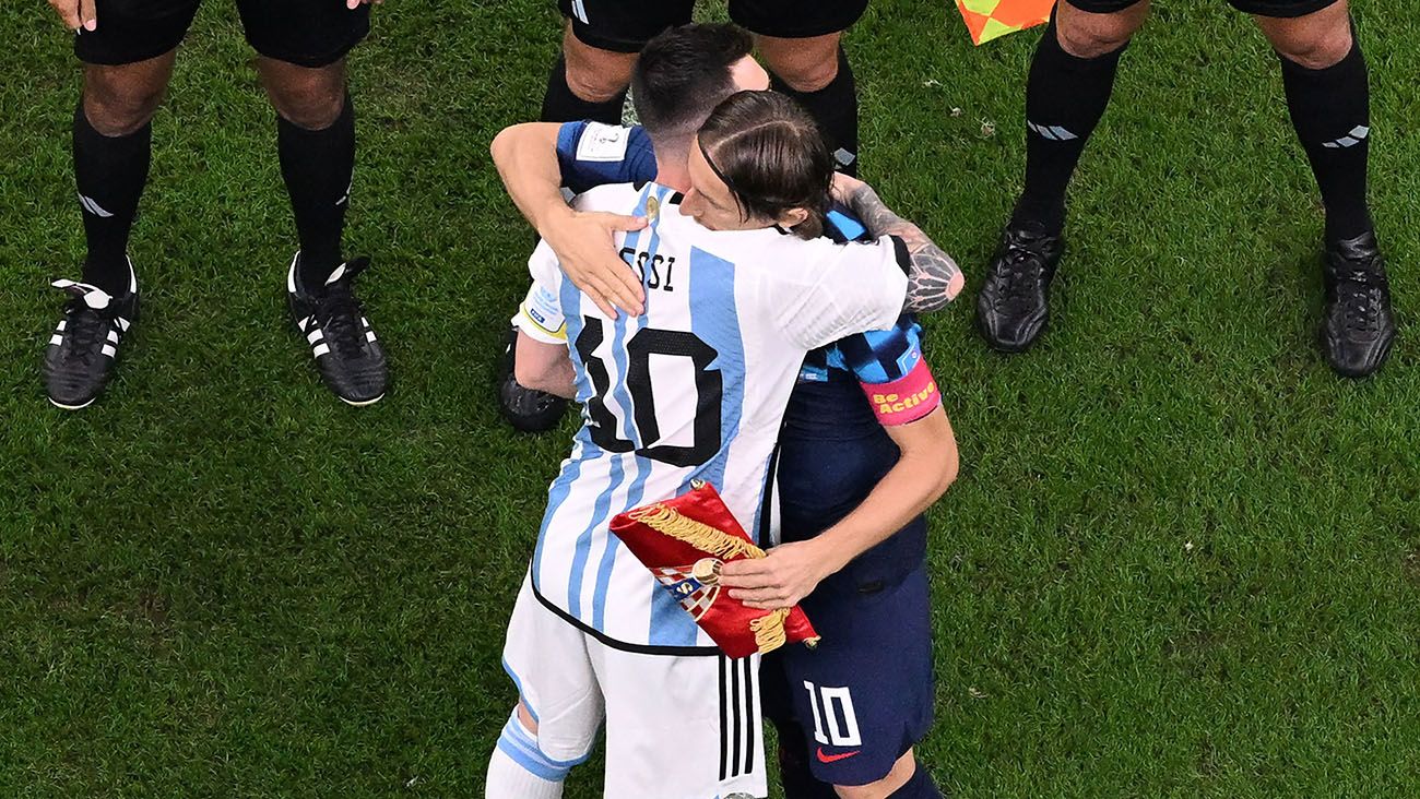 Leo Messi y Luka Modric antes del Argentina-Croacia