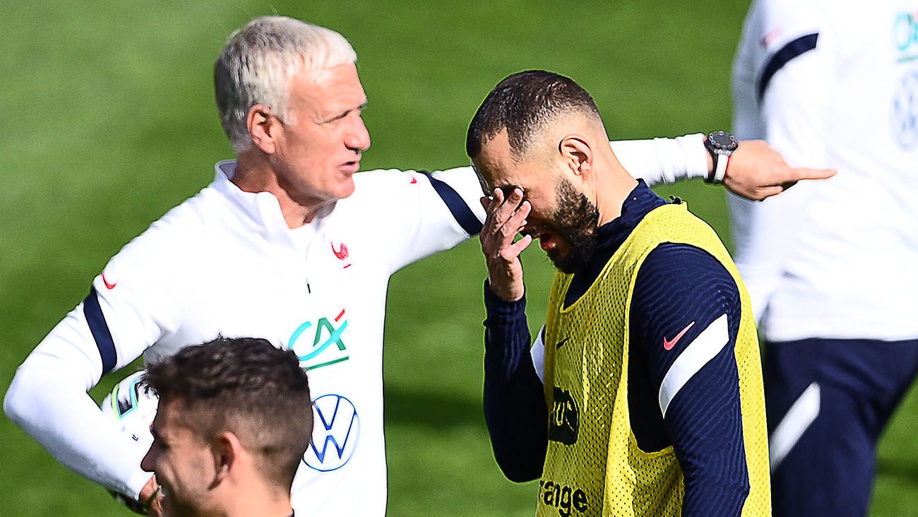 Karim Benzema y Didier Deschamps en un entrenamiento con Francia