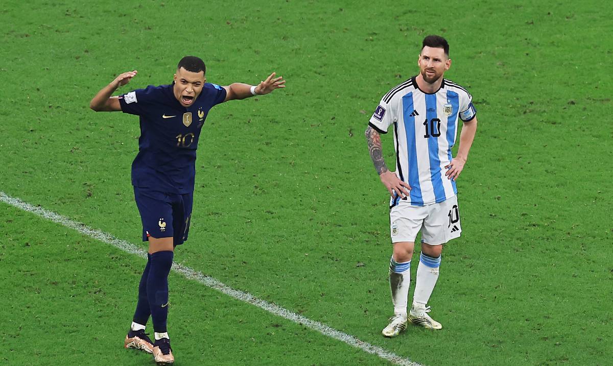 Mbappé festeja tras marcar ante Argentina