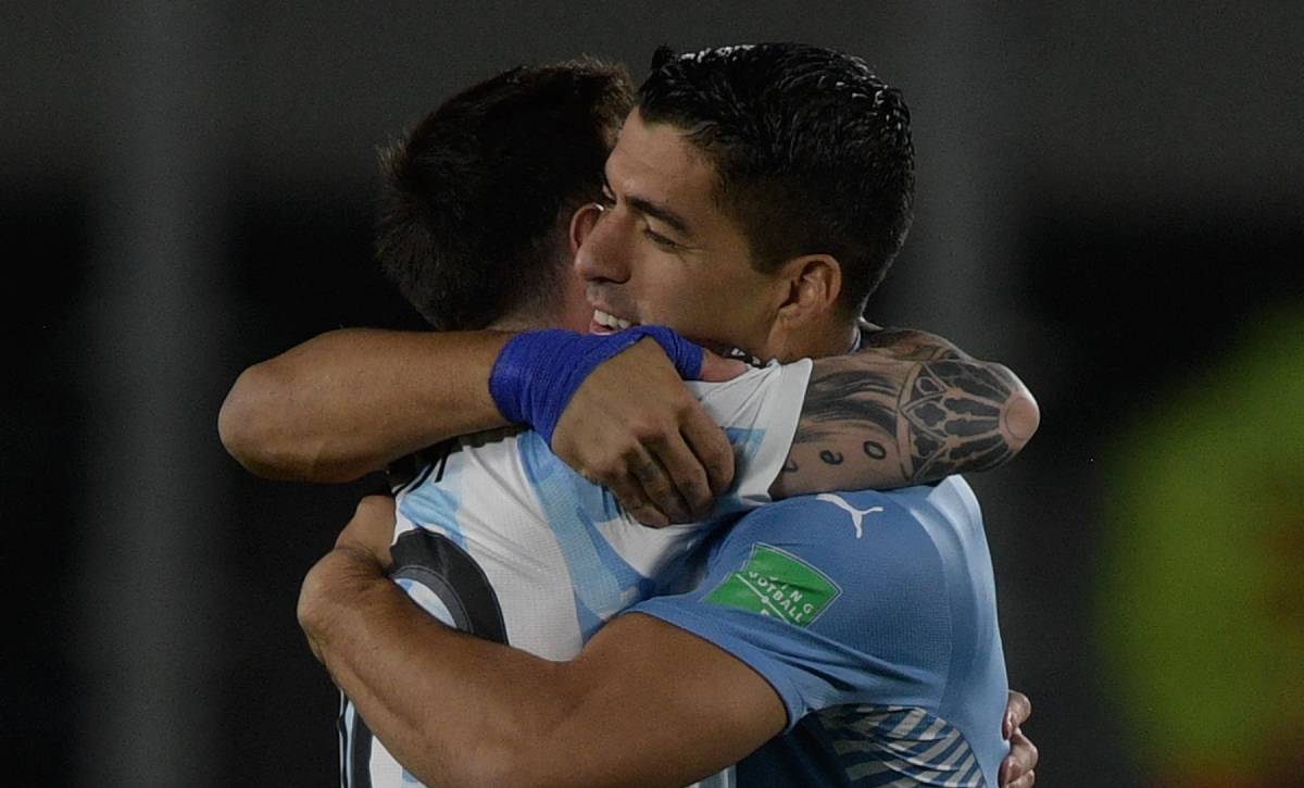 Messi and Suárez in a Argentina v Uruguay