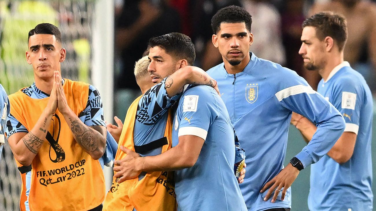 Luis Suárez y sus compañeros lamentan la eliminación uruguaya