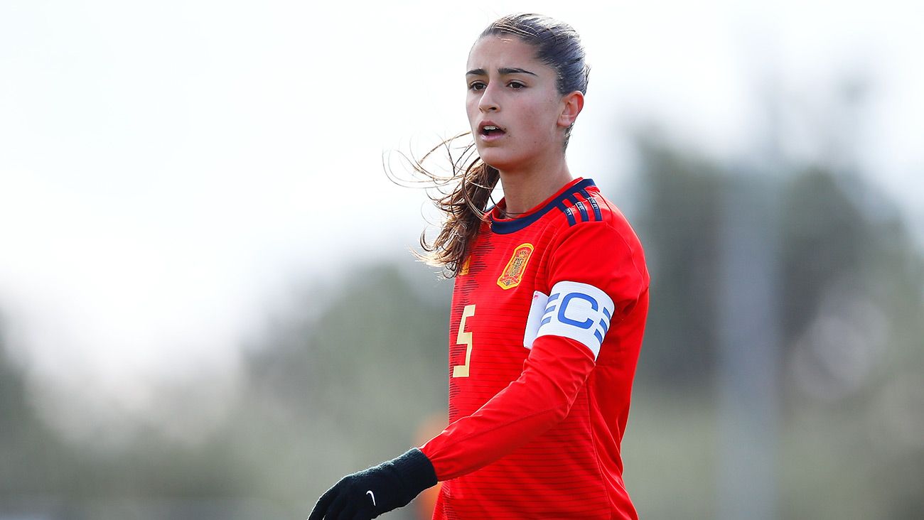 Jana Fernández en un partido con España Sub-20