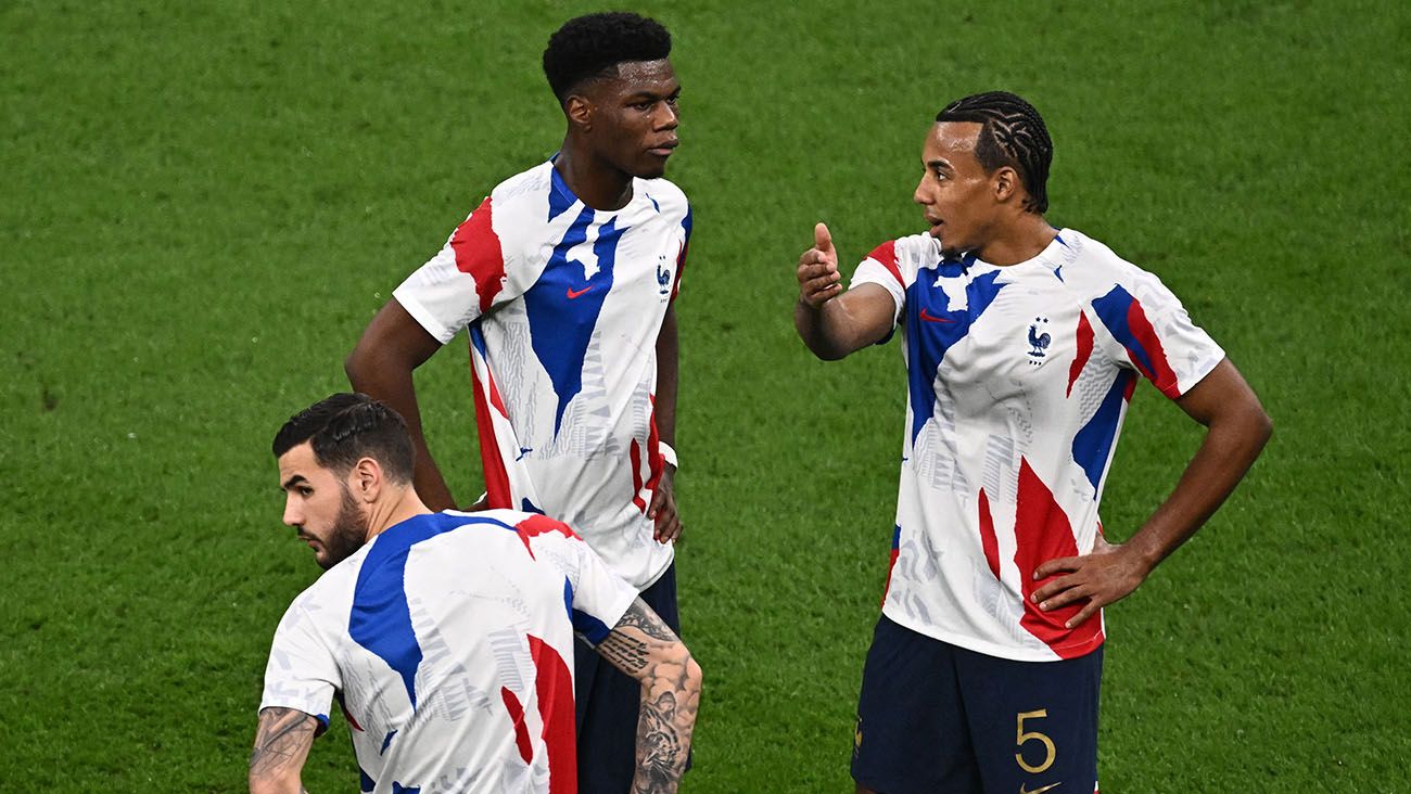 Jules Koundé y Aurélien Tchouaméni en un entrenamiento con Francia