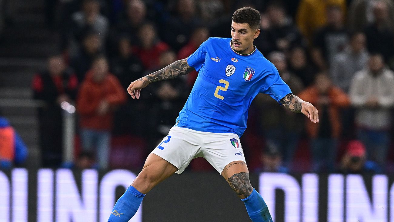 Giovanni Di Lorenzo durante un partido con Italia