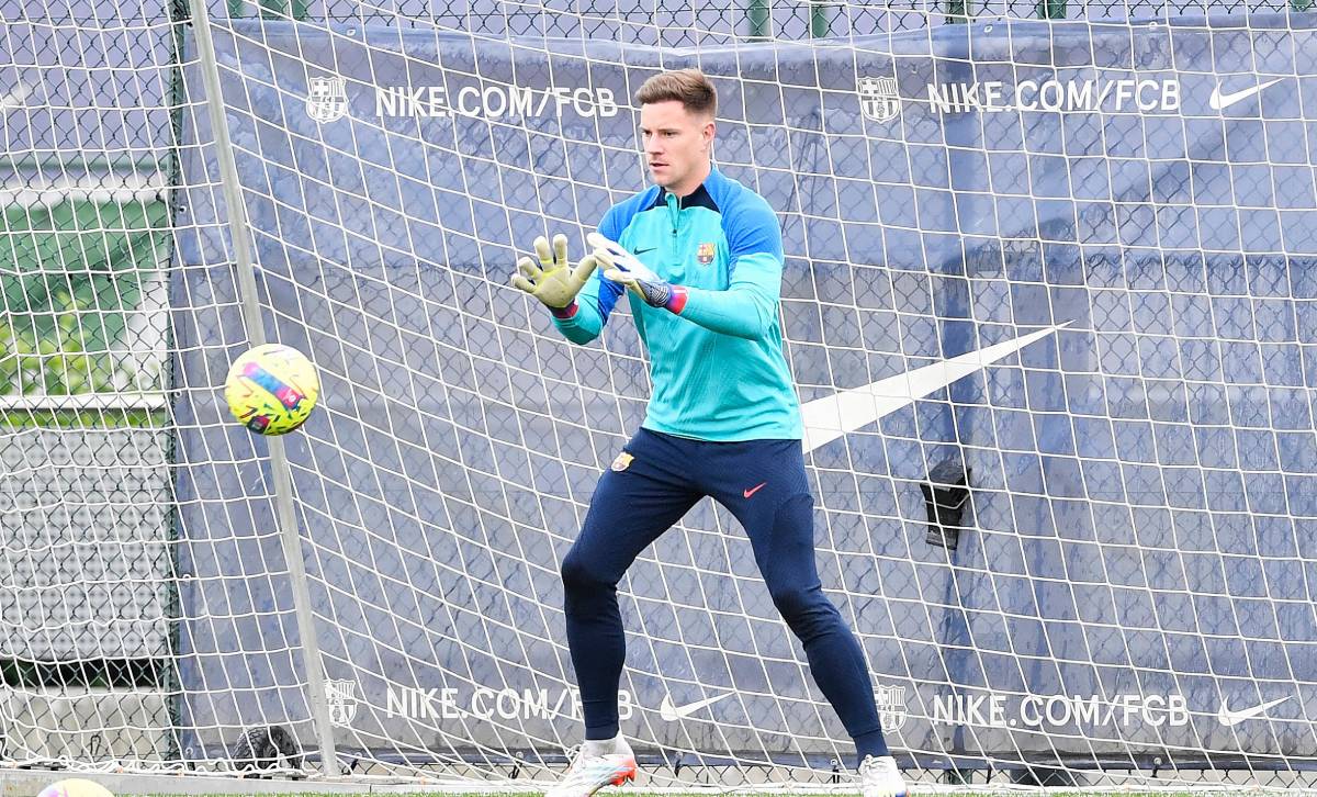 Ter Stegen trains with Barcelona