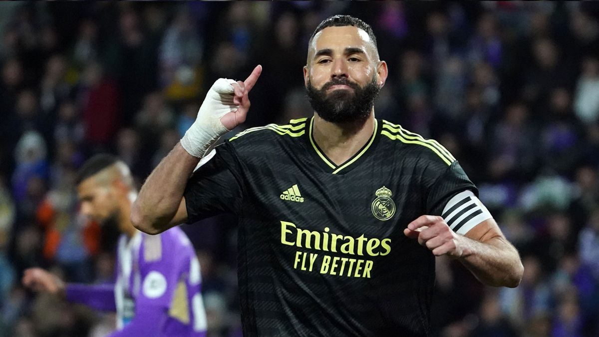 Karim Benzema celebra su gol contra el Valladolid