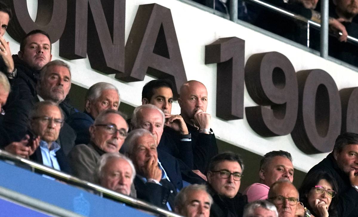 Jordi Ctuyff attends a match between Espanyol and Villarreal