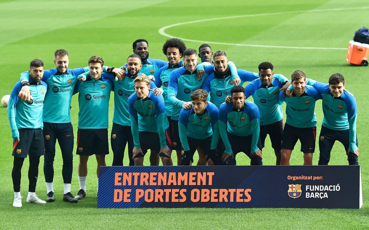 FC Barcelona players pose for pictures during a training session, open to fans