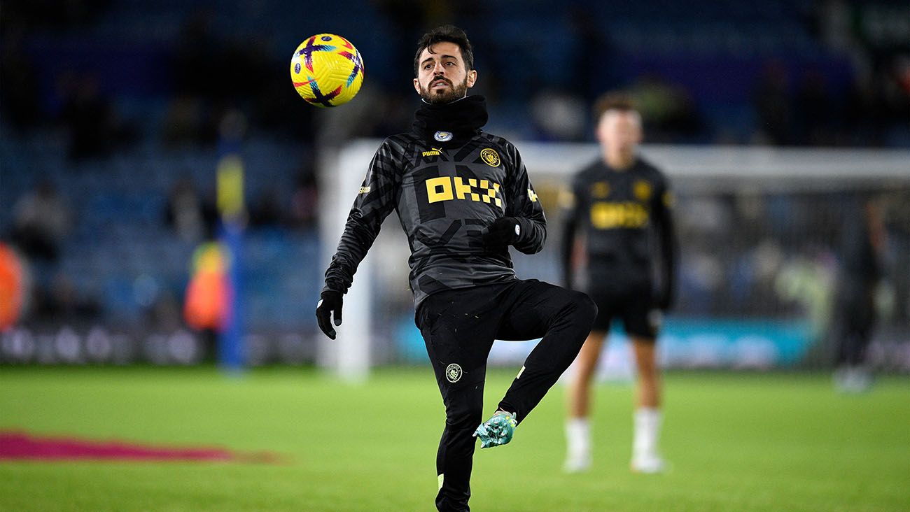 Bernardo Silva en un calentamiento con el Manchester City
