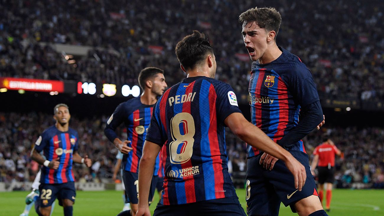 Pedri y Gavi festejan un gol con el Barça