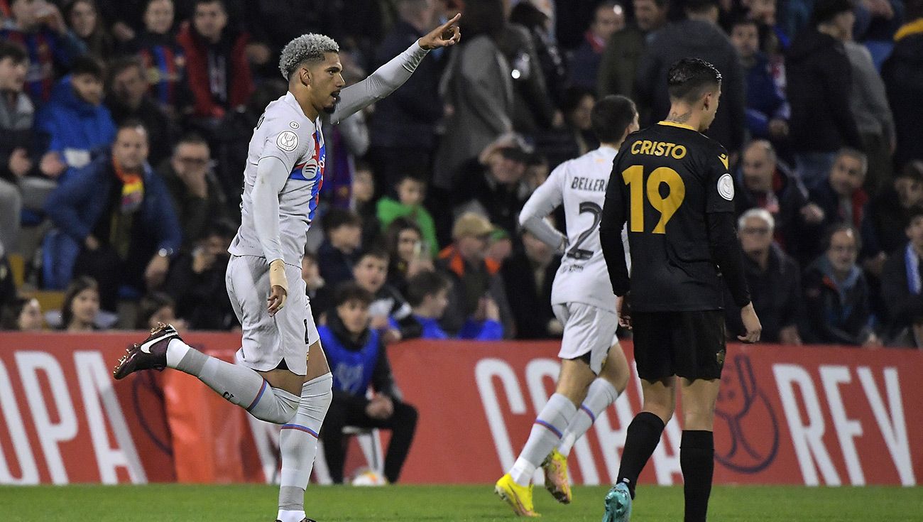 Ronald Araujo celebra su gol ante el Intercity