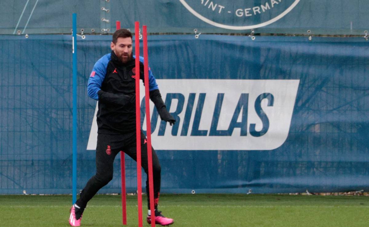 Messi trains with PSG