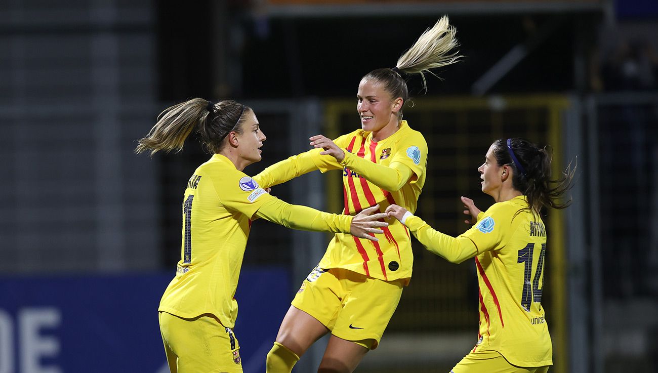 Alexia Putellas, Fridolina Rolfö y Aitana celebran un gol