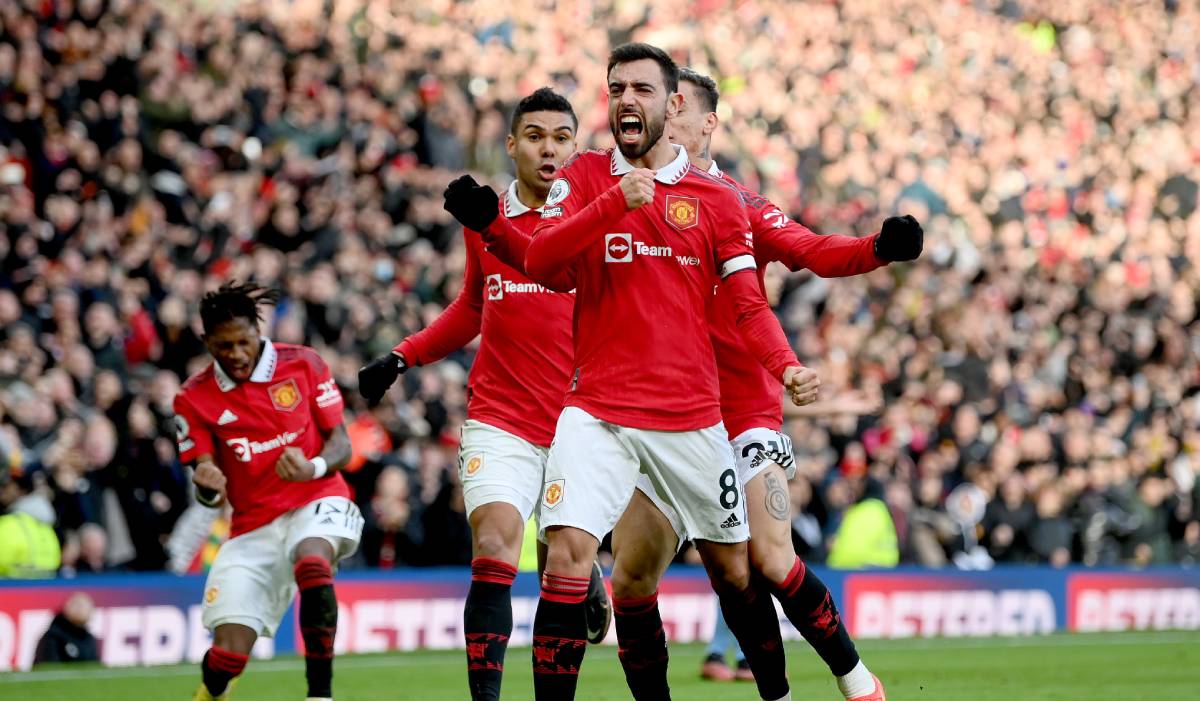 Bruno Fernandes celebrates after scoring v Man City