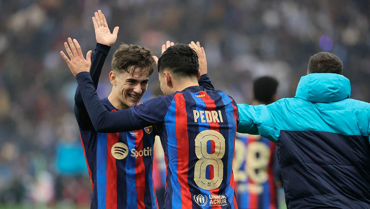 Pedri y Gavi celebrando el triunfo en la Supercopa de España 