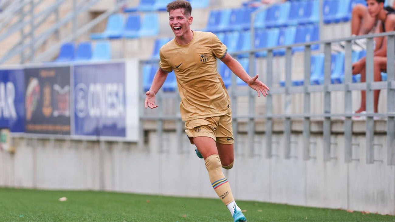 Estanis Pedrola celebrates a goal with Barça Atlètic