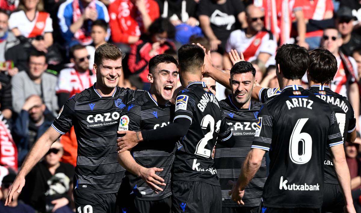 Real Sociedad players celebrate after scoring v Rayo Vallecano