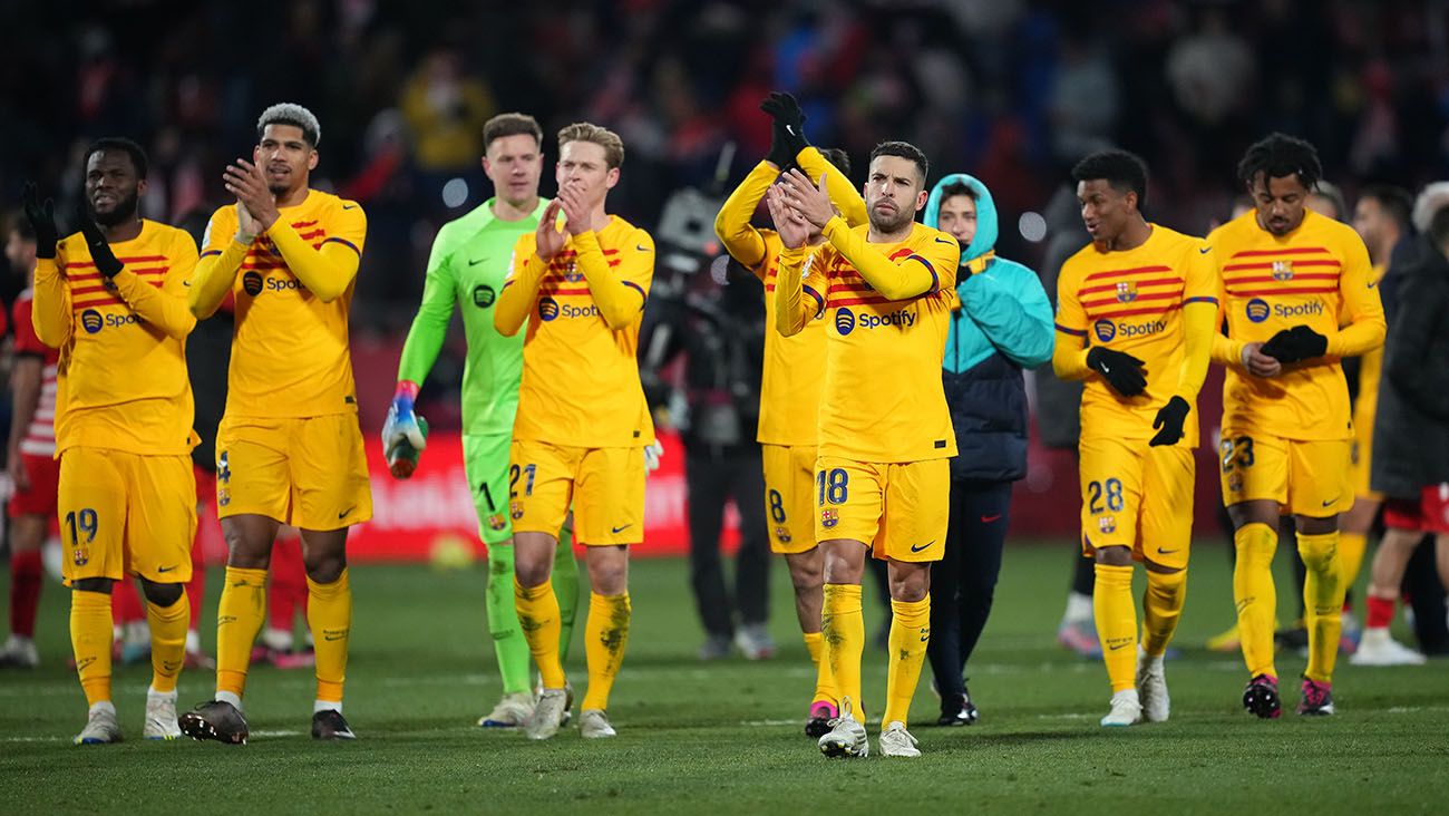 Jugadores del FC Barcelona  festejan el triunfo ante el Girona (0-1)