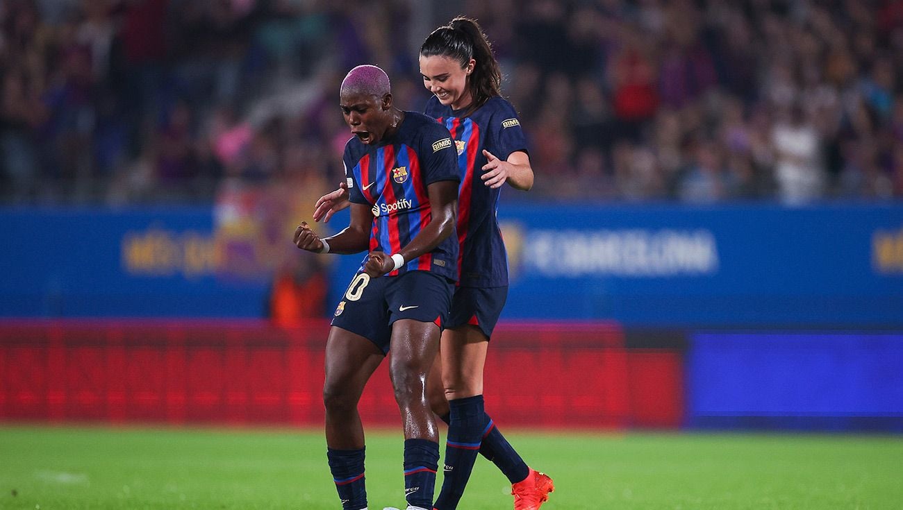 Asisat Oshoala celebra un gol con el Barça