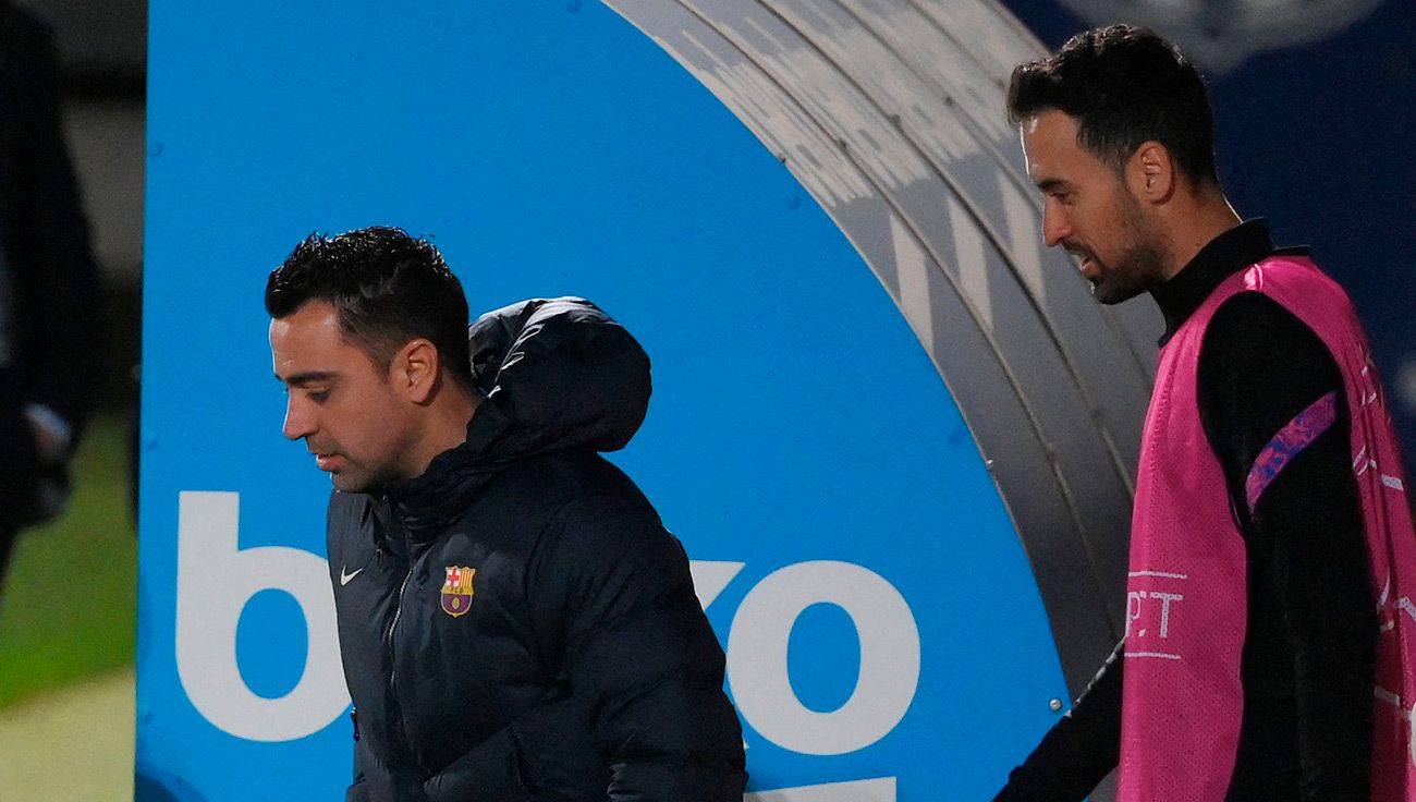 Xavi Hernández y Sergio Busquets antes de un entrenamiento