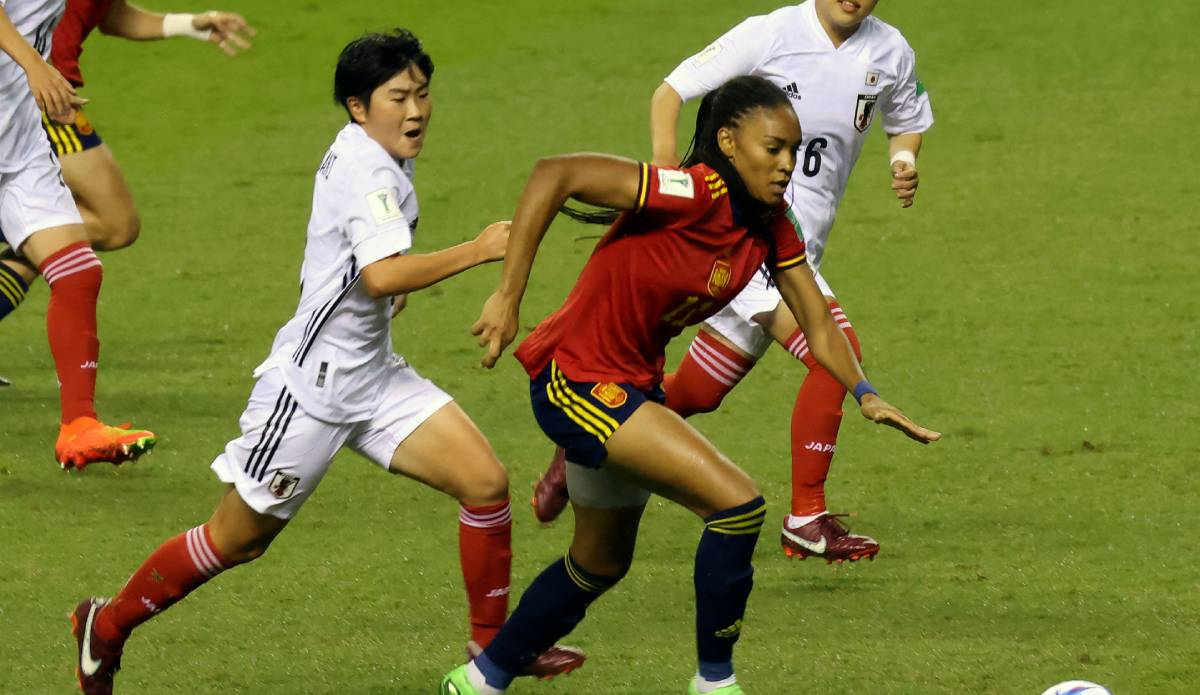 Salma in a match with the spanish national team