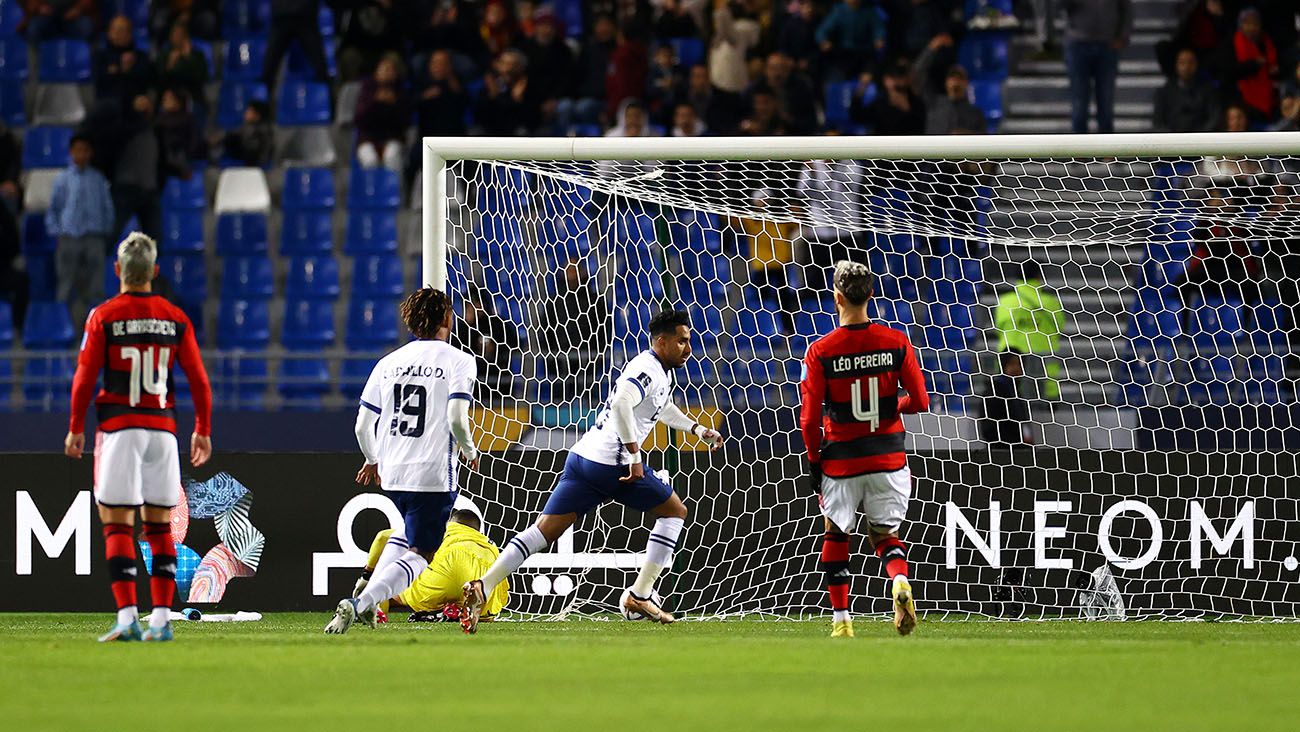 El Al Hilal aprovechó dos penaltis en la primera parte para vencer al Flamengo (2-3)