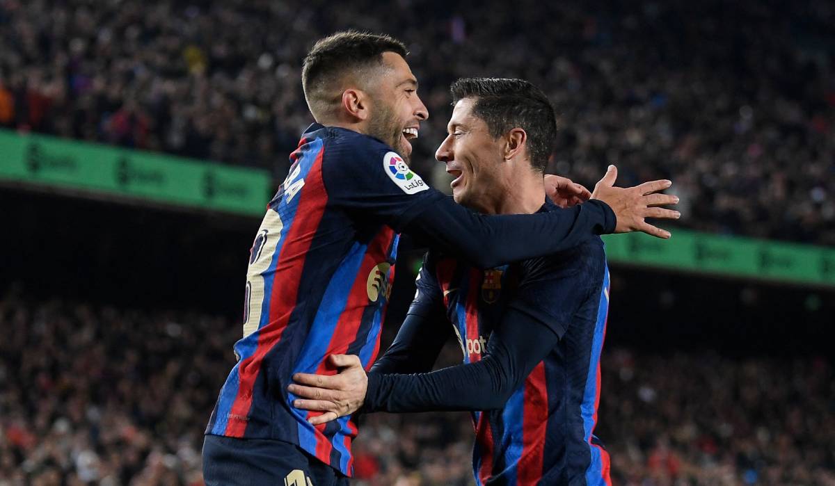 Alba and Lewandowski celebrate after scoring v Sevilla