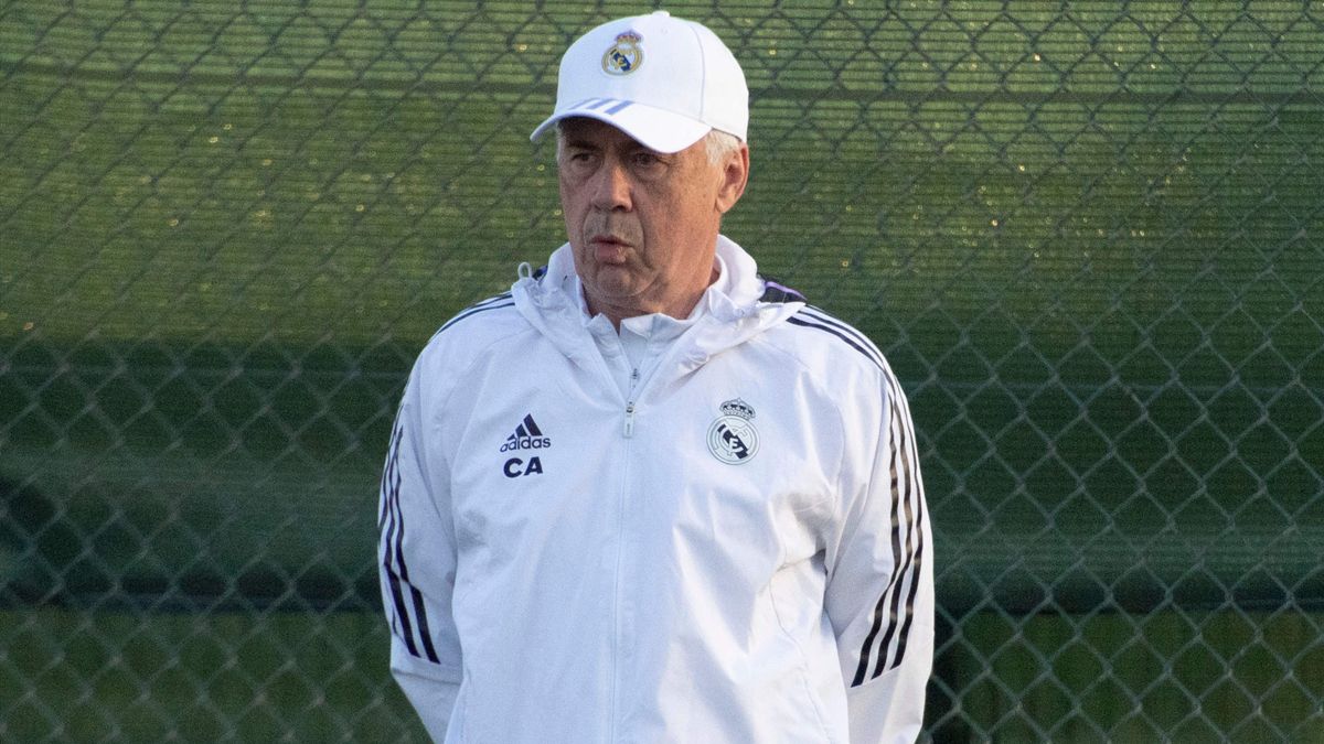 Carlo Ancelotti en un entrenamiento